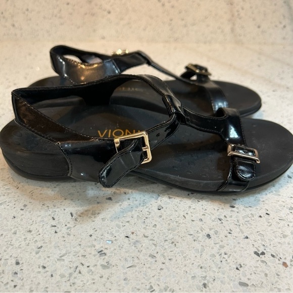 Vionic Adriane Patent Leather Buckle Strap Sandals Orthoheel​​​​ - Picture 7 of 8